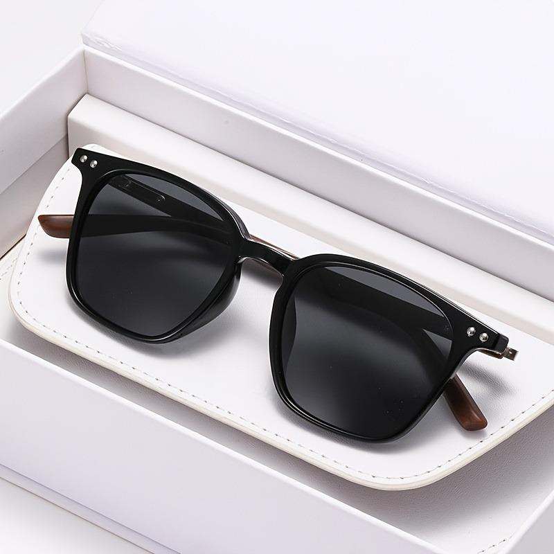1pcs Fashion Square Sunglasses Unisex Trendy Design Great for Daily Wear, Street Shooting and Parties чорний
1pcs Fashion Square Sunglasses Unisex Trendy Design Great for Daily Wear, Street Shooting and Parties чорний