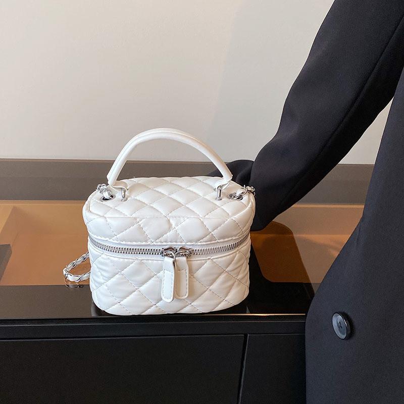 2023 New Autumn And Winter Fashion High-end Quilted Bucket Bag білий
2023 New Autumn And Winter Fashion High-end Quilted Bucket Bag білий