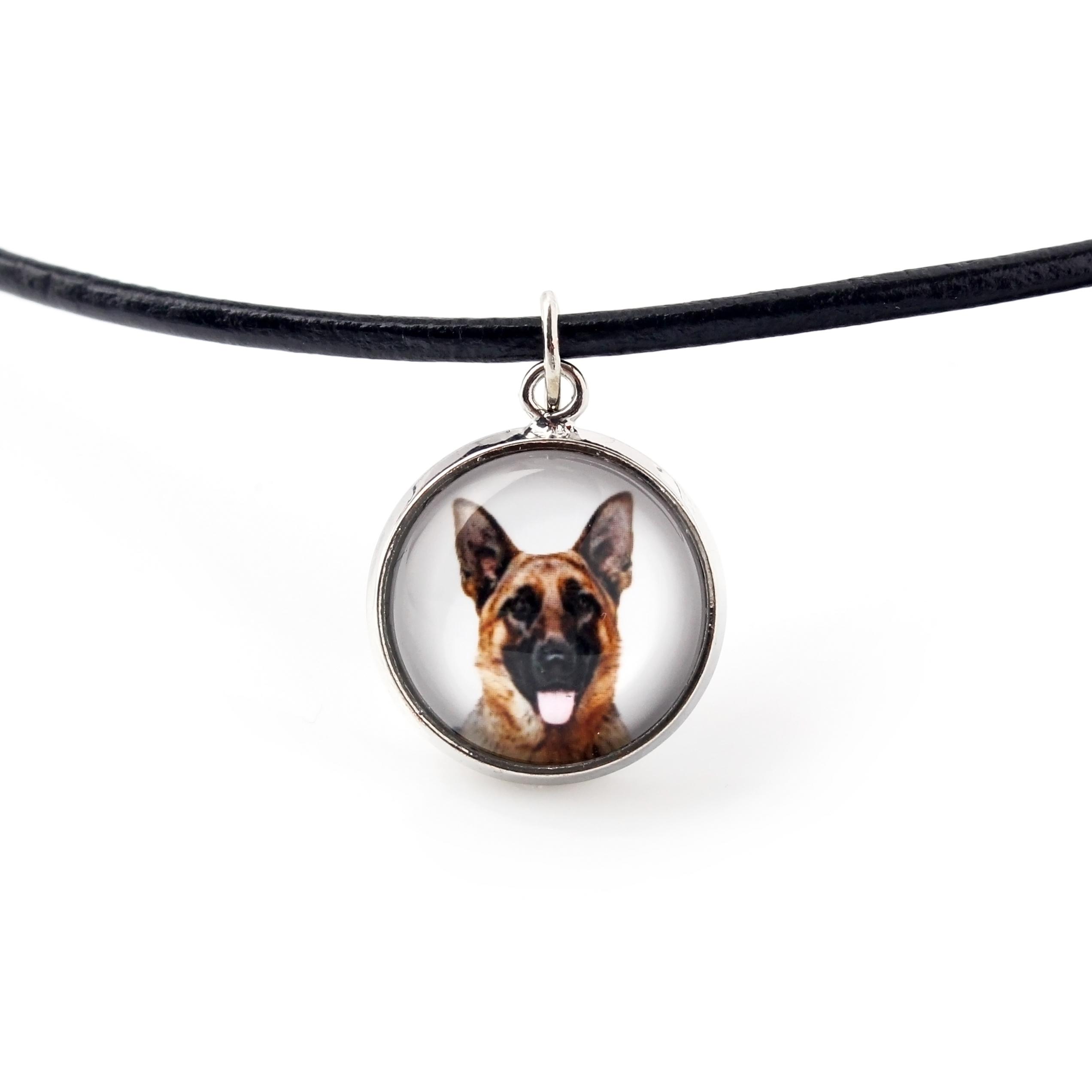 German Shepherd Dog, Alsatian Wolf Dog - necklace pendant with your photo, handmade, handcrafted jewelry by Art-Dog brand срібний
German Shepherd Dog, Alsatian Wolf Dog - necklace pendant with your photo, handmade, handcrafted jewelry by Art-Dog brand срібний