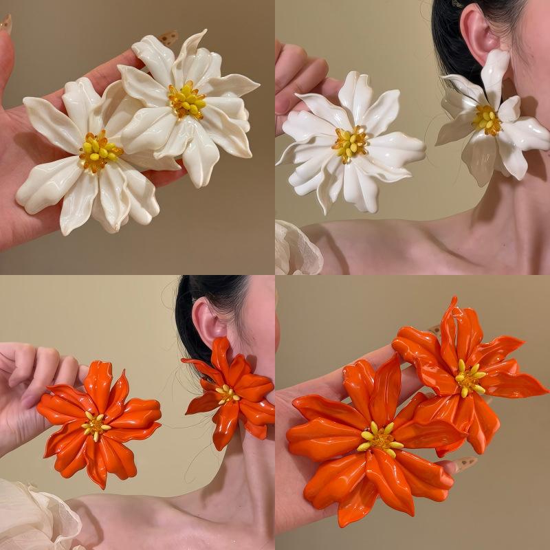 Acrylic flower petal fringed earrings simple Korean ins style stud earrings temperament advanced sense earrings women
Acrylic flower petal fringed earrings simple Korean ins style stud earrings temperament advanced sense earrings women