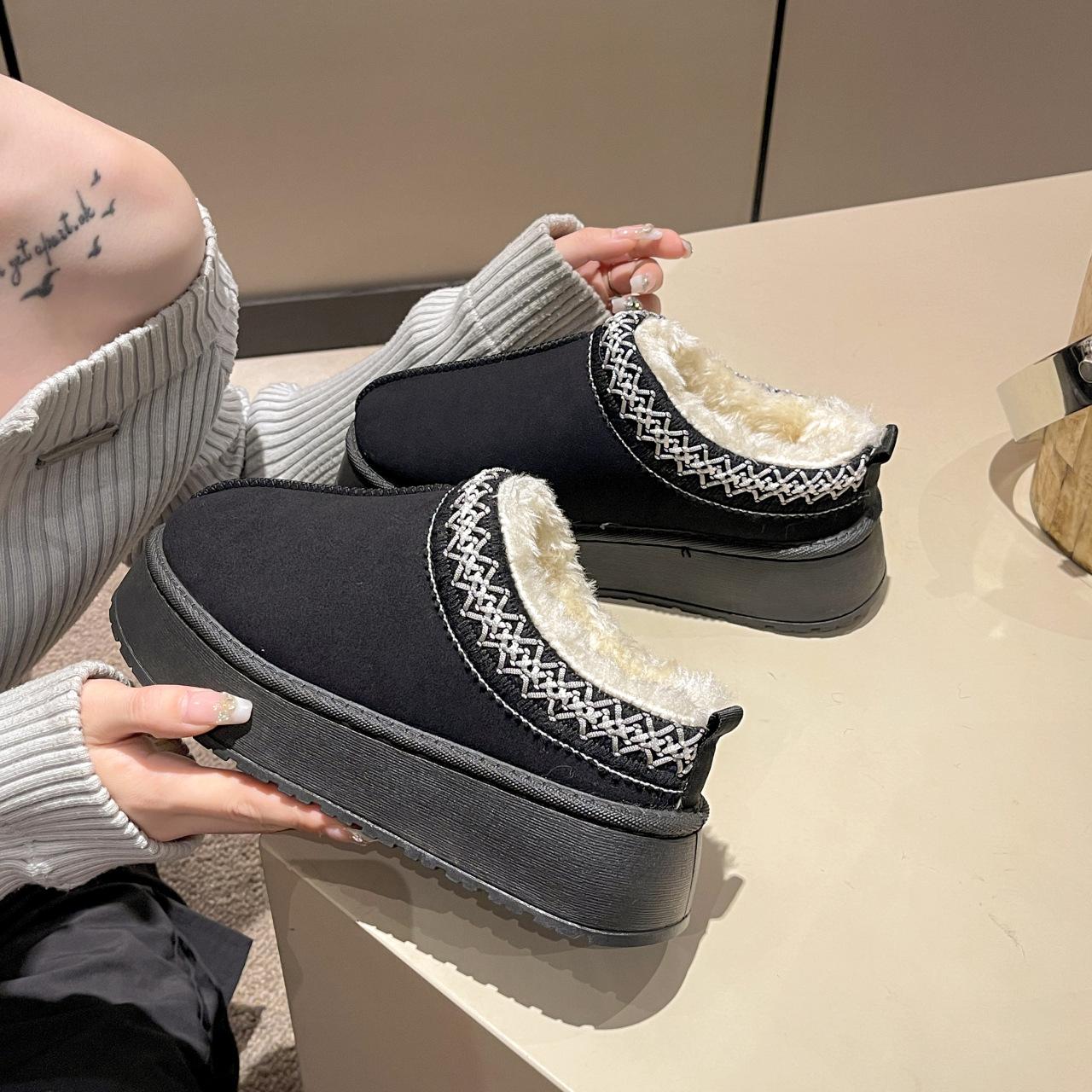 Snow cotton slippers women wear 2024 new winter muffin bottom bag head half slippers velvet one pedal snow shoes 36 чорний
Snow cotton slippers women wear 2024 new winter muffin bottom bag head half slippers velvet one pedal snow shoes 36 чорний