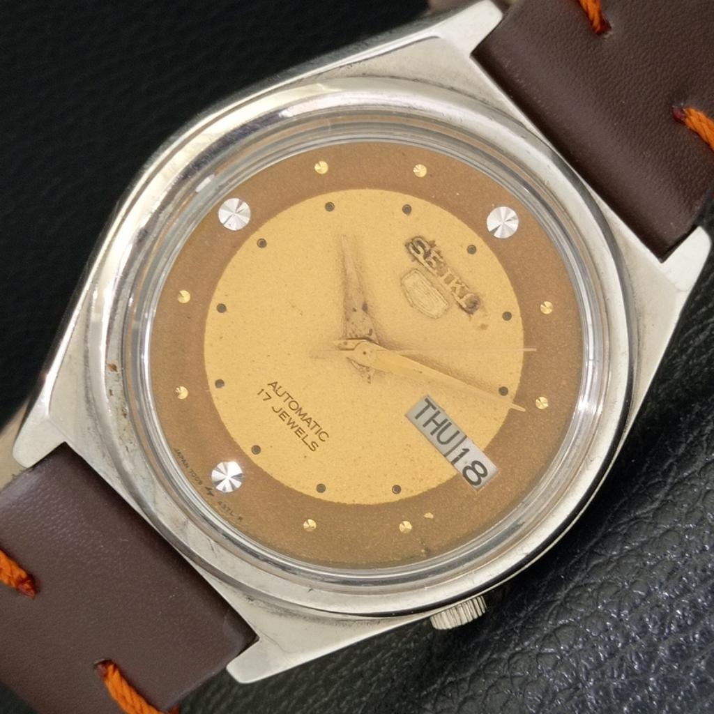 Б/У винтажные мужские часы SEIKO 5 AUTOMATIC JAPAN с оригинальным циферблатом с указателем дня и даты a433660-2 R118-a433660
Б/У винтажные мужские часы SEIKO 5 AUTOMATIC JAPAN с оригинальным циферблатом с указателем дня и даты a433660-2 R118-a433660