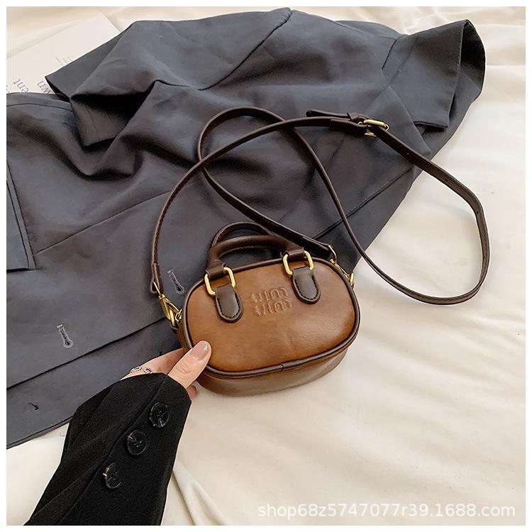 Vintage Women s Handbag Foreign Solid Color Mini Pillowcase 2025 New Fashion Versatile Crossbody Bag коричневий
Vintage Women s Handbag Foreign Solid Color Mini Pillowcase 2025 New Fashion Versatile Crossbody Bag коричневий
