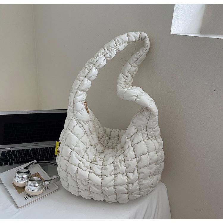 Large-capacity fashionable foreign style casual bag 2025 new versatile ins shoulder crossbody bag solid color versatile tote bag
Large-capacity fashionable foreign style casual bag 2025 new versatile ins shoulder crossbody bag solid color versatile tote bag