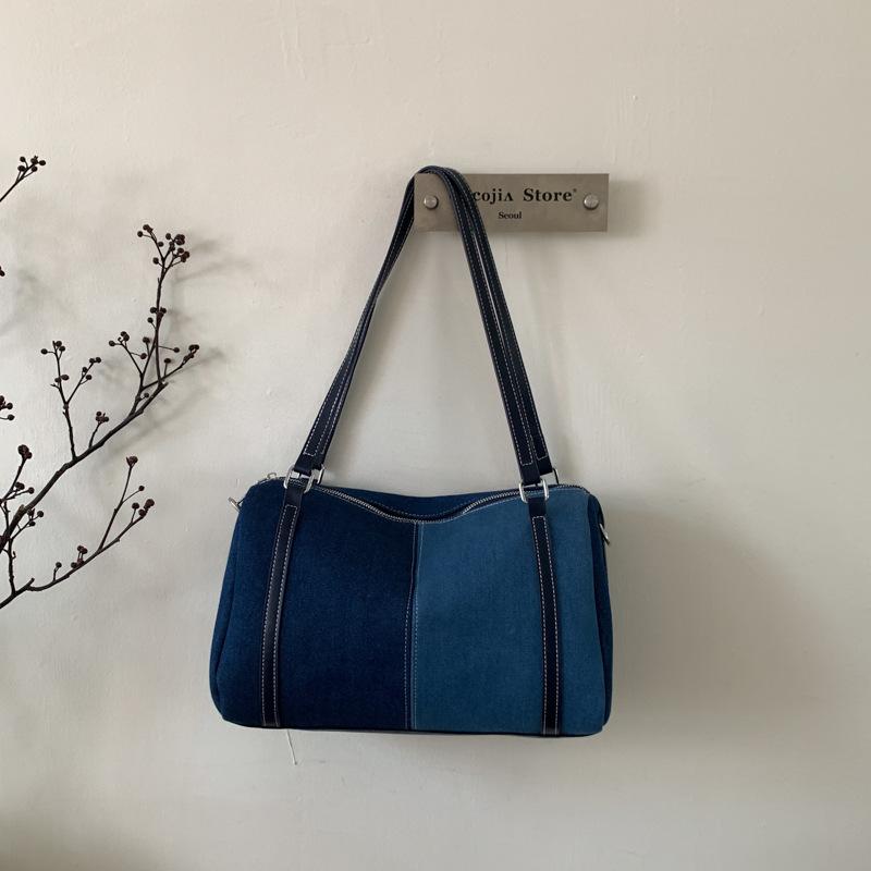 New Women Shoulder Bag Versatile Texture Crossbody Bag Casual Denim Bost Pillow Bag Simple Commuter Stitching Color Block темно-синього кольору
New Women Shoulder Bag Versatile Texture Crossbody Bag Casual Denim Bost Pillow Bag Simple Commuter Stitching Color Block темно-синього кольору