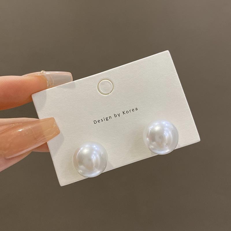 Silver Needle Small and Elegant Stud Earrings for Women, A Niche Design with A Retro Touch, New Style Ear Accessories. 14mm
Silver Needle Small and Elegant Stud Earrings for Women, A Niche Design with A Retro Touch, New Style Ear Accessories. 14mm