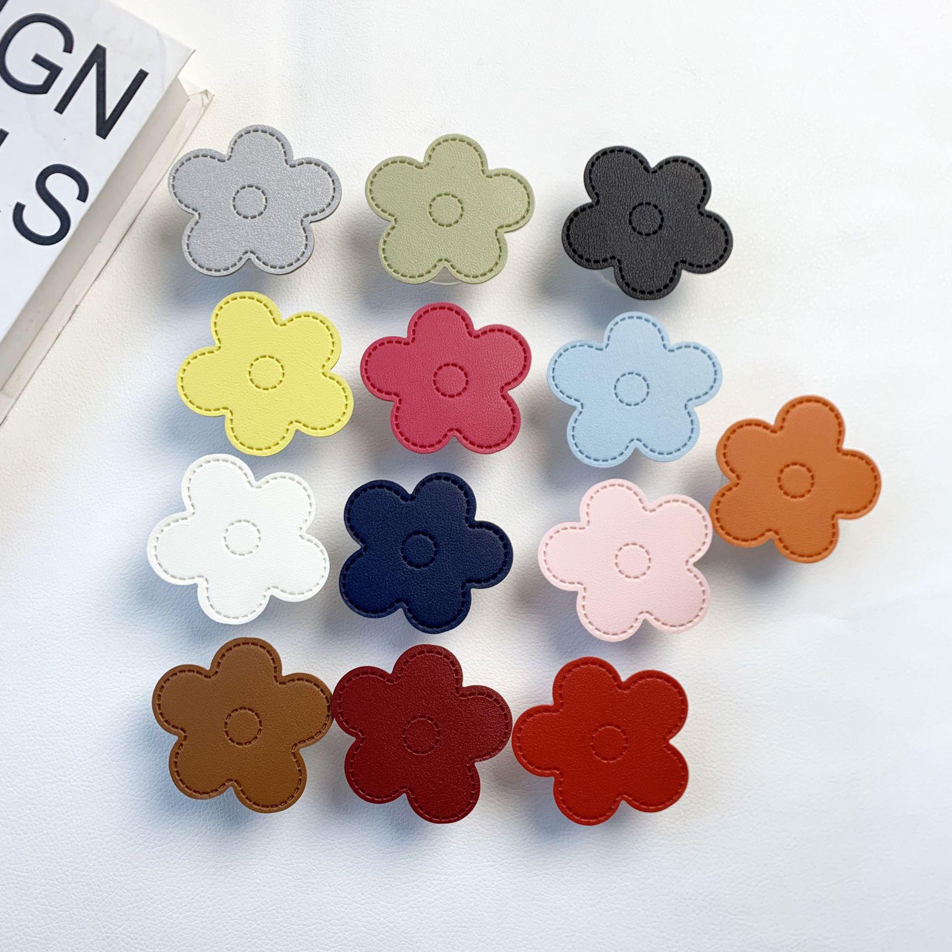 Solid Color Flower Phone Holder: Simple Retractable Airbag Design for Desktop Support and Drama Watching, Korean Ins Style Leather.
Solid Color Flower Phone Holder: Simple Retractable Airbag Design for Desktop Support and Drama Watching, Korean Ins Style Leather.