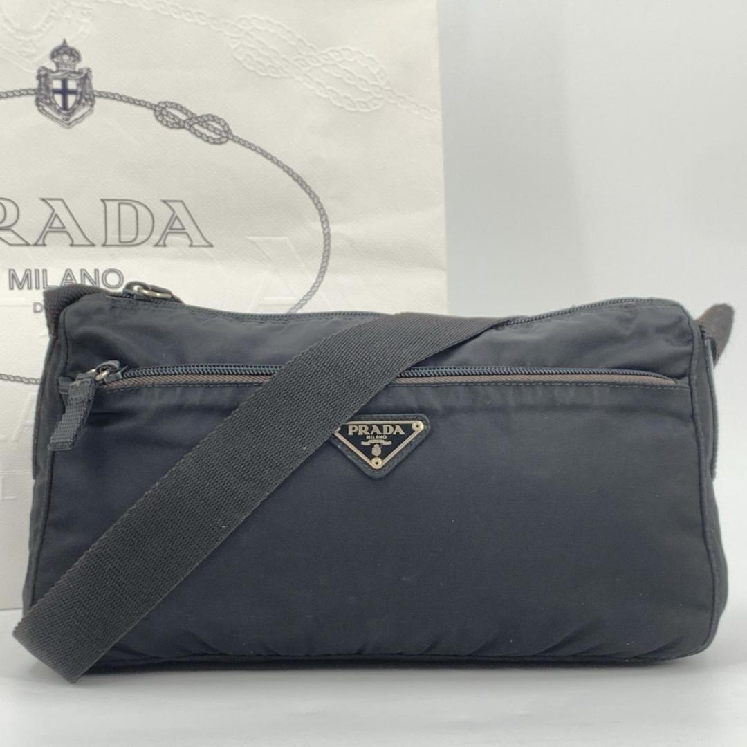 PRADA Pocono Shoulder Pouch Camera Bag Crossbody Tessuto Nylon Leather Black Shoulder Strap Crossbody Triangle Logo Plate White Tag
PRADA Pocono Shoulder Pouch Camera Bag Crossbody Tessuto Nylon Leather Black Shoulder Strap Crossbody Triangle Logo Plate White Tag