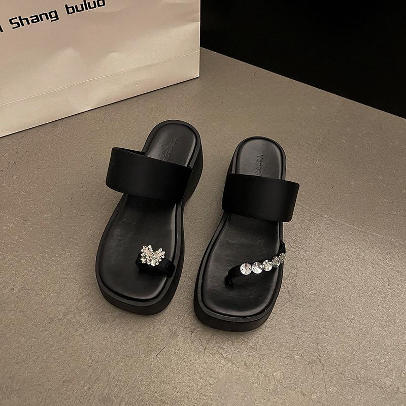 Модные женские шлепанцы на мягкой подошве, новинка лета 2024, стразы, ступни, толстая подошва, наступать в дерьмо, повседневная пляжная обувь, морское побережье 35 чёрный