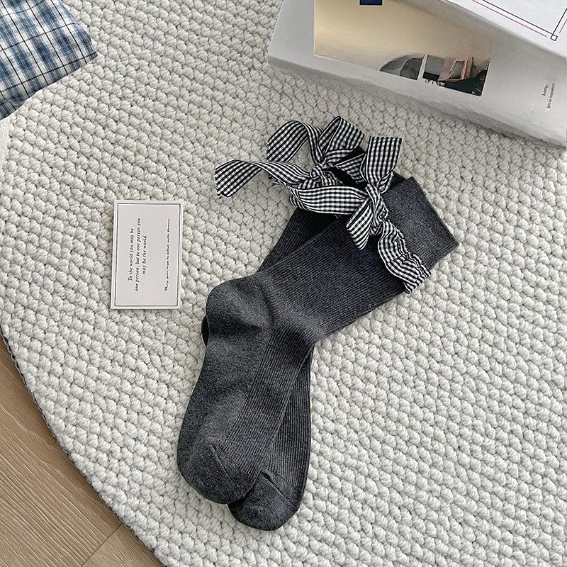 Женские весенне-осенние носки средней длины с милым каблуком, ленточным бантом, клеткой, кружевом и махрой 1 pair темно серый
Женские весенне-осенние носки средней длины с милым каблуком, ленточным бантом, клеткой, кружевом и махрой 1 pair темно серый