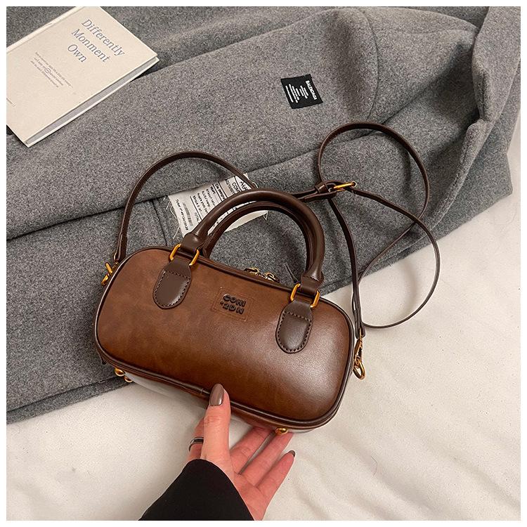 2025 autumn and winter new retro popular casual portable Boston small bag women s fashion simple versatile messenger bag
2025 autumn and winter new retro popular casual portable Boston small bag women s fashion simple versatile messenger bag