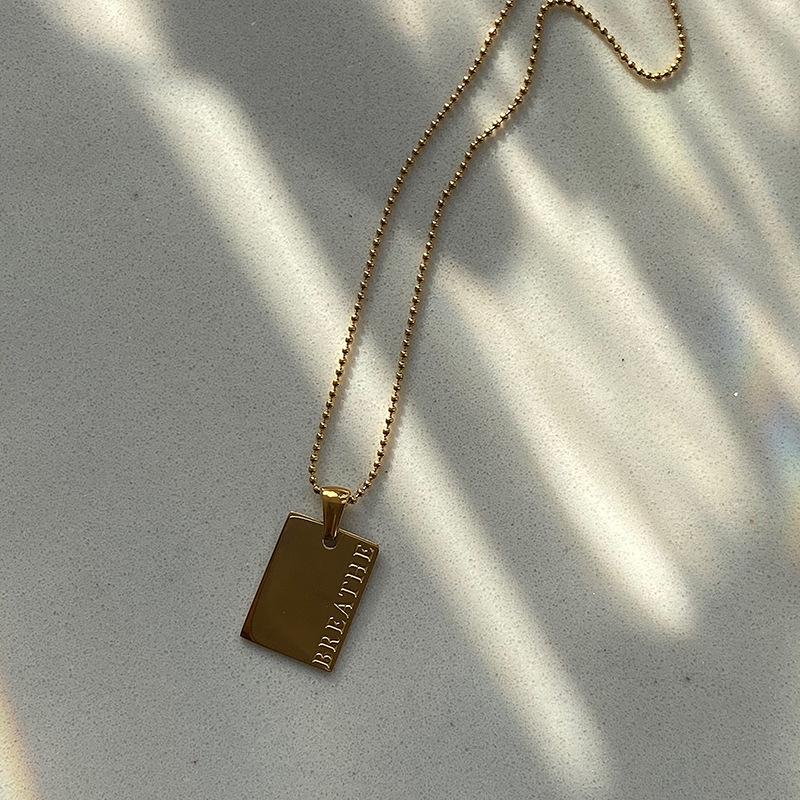 MamacitaSlay Couple Jewelry Motto Engraved Square Pendant Necklaces Women 316L Stainless Steel Men s 18k Gold Plated Necklaces 45cm
MamacitaSlay Couple Jewelry Motto Engraved Square Pendant Necklaces Women 316L Stainless Steel Men s 18k Gold Plated Necklaces 45cm