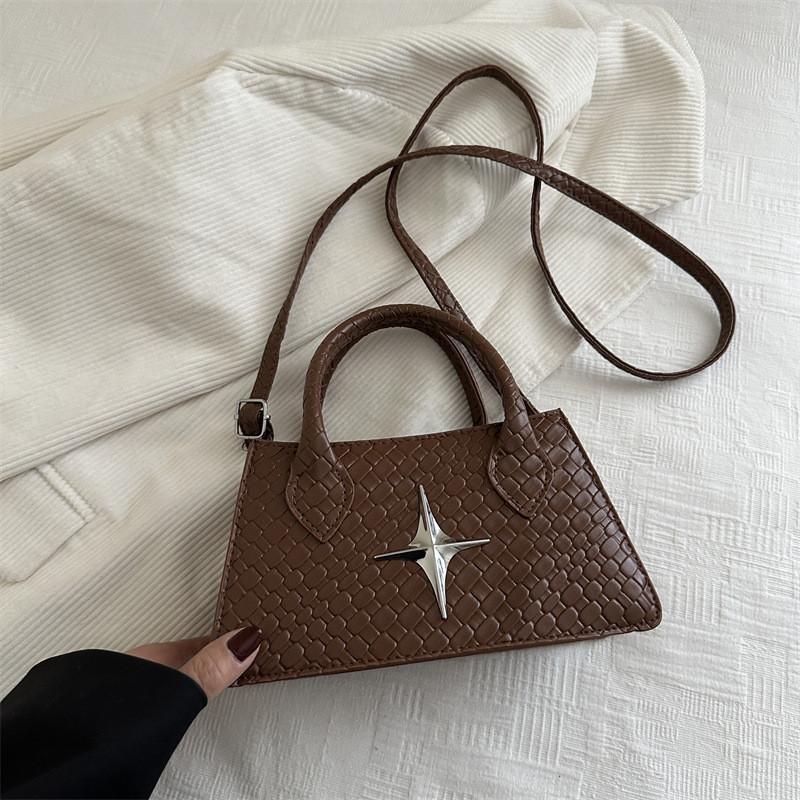 Crossbody Pu Women Bag With Star Decoration And Soft Structure For City Travel светло-коричневого
Crossbody Pu Women Bag With Star Decoration And Soft Structure For City Travel светло-коричневого