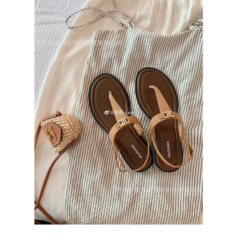 Sheepskin~ Retro T-word with vacation style metal buckle foot sandals women s summer wear herringbone cool slippers 35
Sheepskin~ Retro T-word with vacation style metal buckle foot sandals women s summer wear herringbone cool slippers 35