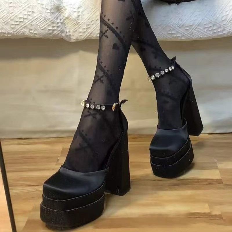 Super high heel square head waterproof table with autumn new hate sky high solid color high heels catwalk sandals tide 35 чёрный
Super high heel square head waterproof table with autumn new hate sky high solid color high heels catwalk sandals tide 35 чёрный