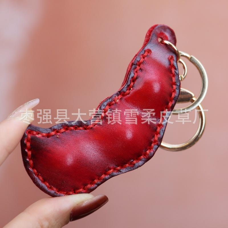 First Layer Cowhide Four Seasons Beans Keychain Pea Pendant Locomotive Car Key Chain Accessories Bag Pendant Small Gift красный
First Layer Cowhide Four Seasons Beans Keychain Pea Pendant Locomotive Car Key Chain Accessories Bag Pendant Small Gift красный