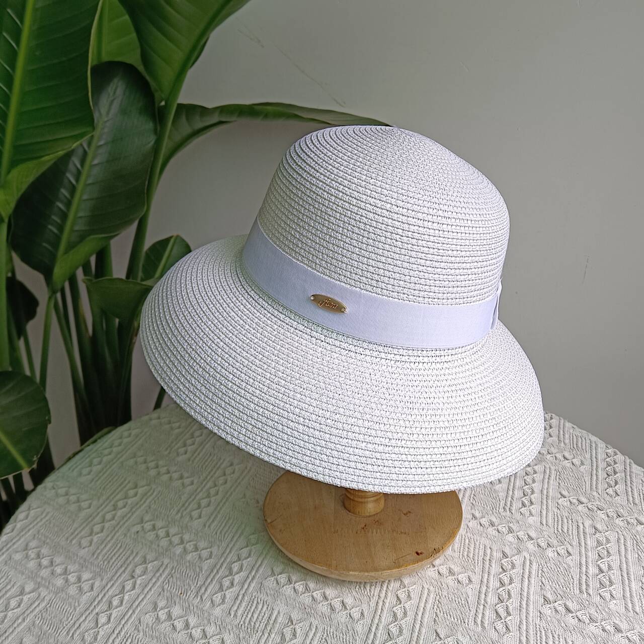 Summer sun hat new style women s sun hat folding beach hat large brim travel sun protection Hepburn style sun hat travel hat M56-58CM
Summer sun hat new style women s sun hat folding beach hat large brim travel sun protection Hepburn style sun hat travel hat M56-58CM