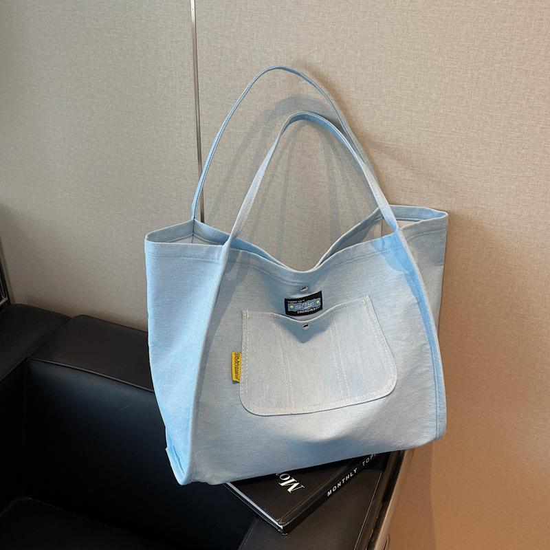 Простая и вместительная джинсовая холщовая сумка-тоут женская новая универсальная сумка через плечо портативная модная сумка для покупок тренд светло-синий
Простая и вместительная джинсовая холщовая сумка-тоут женская новая универсальная сумка через плечо портативная модная сумка для покупок тренд светло-синий