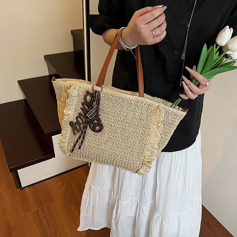 Straw bag women s 2025 new seaside beach vacation bag summer hollow leisure large capacity armpit woven bag 45*11*23
Straw bag women s 2025 new seaside beach vacation bag summer hollow leisure large capacity armpit woven bag 45*11*23