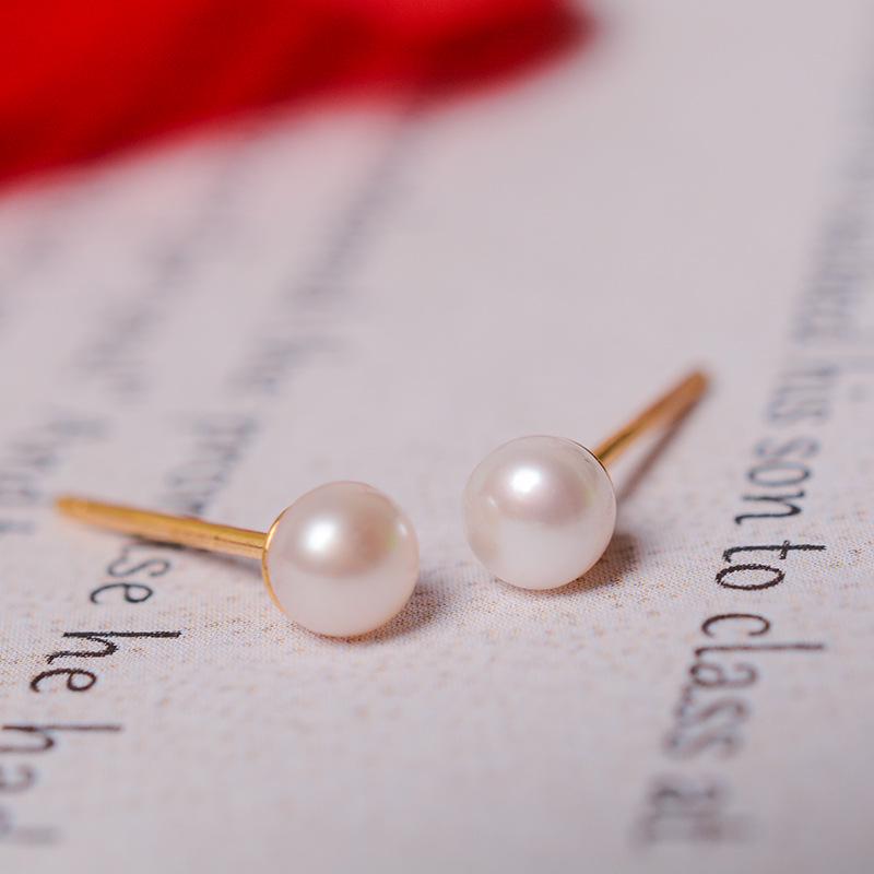 Жіночі мінімалістичні сережки-пусети з хряща зі срібла 925 проби з міні-натуральними прісноводними перлами
Жіночі мінімалістичні сережки-пусети з хряща зі срібла 925 проби з міні-натуральними прісноводними перлами