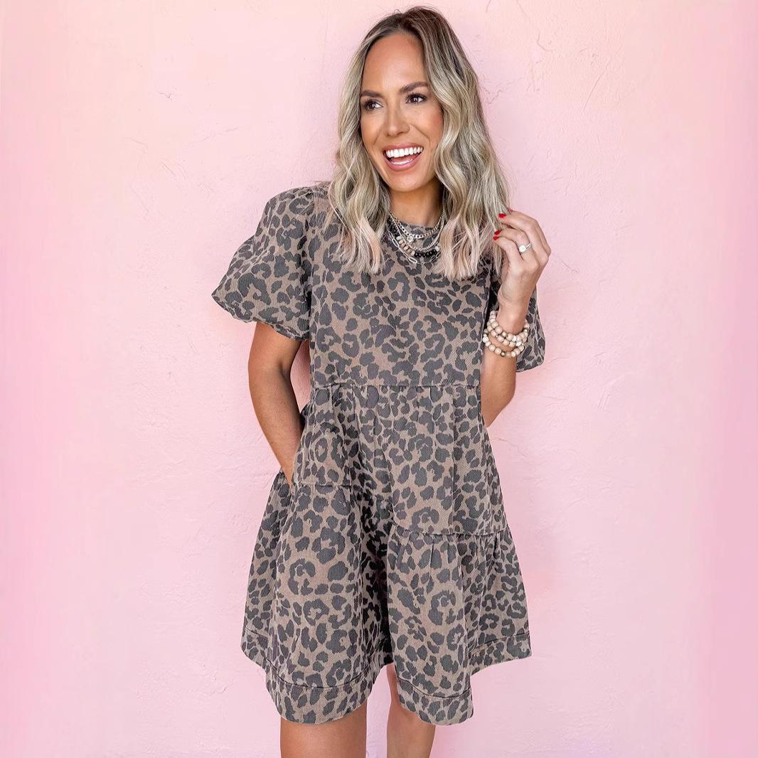 SHIYING Women s Summer Leopard Print Mid-Length Dress with Round Neck, Short Sleeves, and High Waist. L
SHIYING Women s Summer Leopard Print Mid-Length Dress with Round Neck, Short Sleeves, and High Waist. L