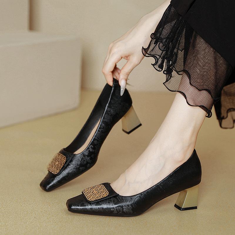 Not tired feet high heels thick heel new women s shoes square head women s shoes with heel single shoes 40 абрикосовий
Not tired feet high heels thick heel new women s shoes square head women s shoes with heel single shoes 40 абрикосовий