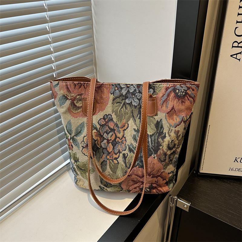 Premium bag large capacity canvas bag 2025 new fashion bag female shoulder student class oil painting tote bag красный
Premium bag large capacity canvas bag 2025 new fashion bag female shoulder student class oil painting tote bag красный