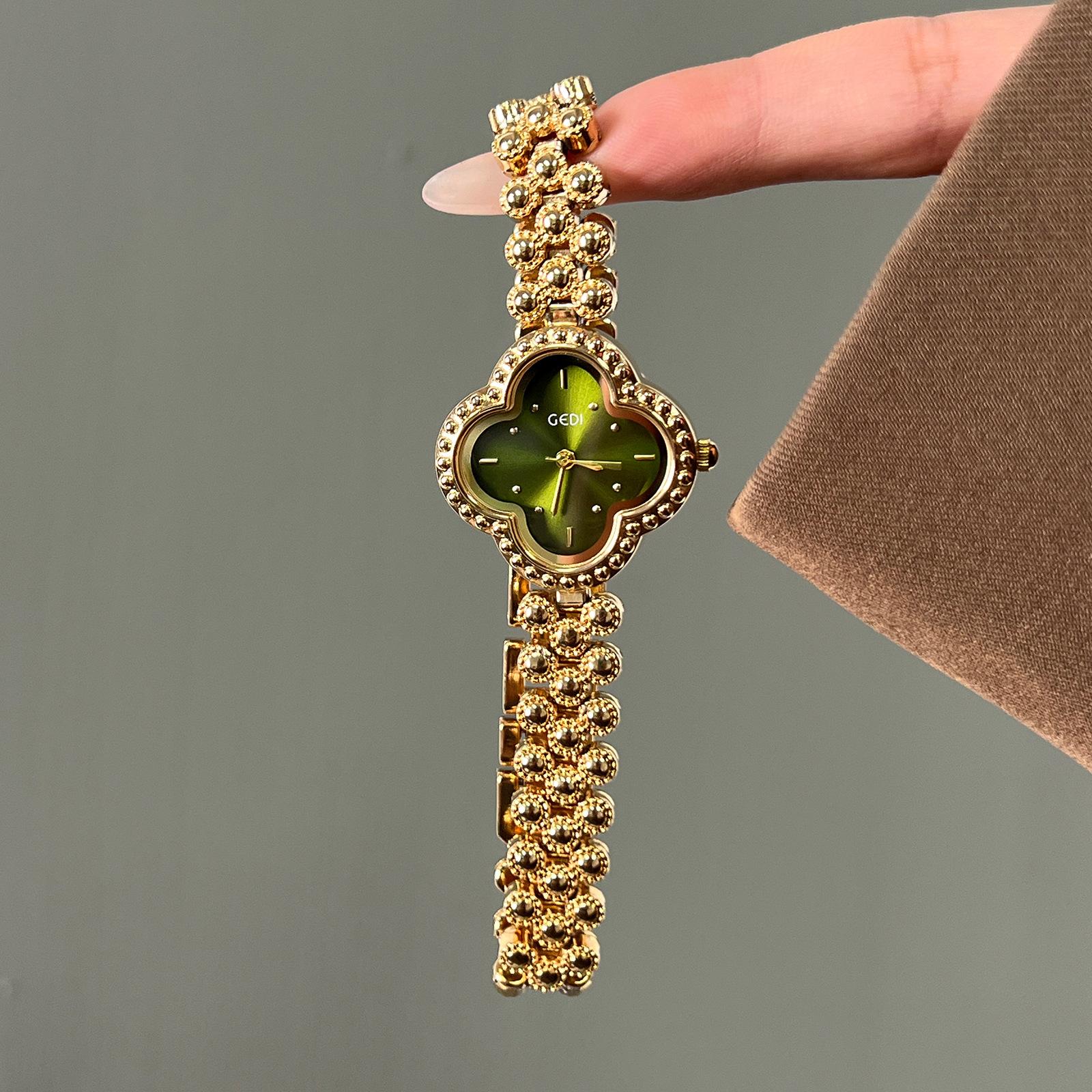 Retro Four-Leaf Clover Bracelet Watch High Value Niche Design Wind Waterproof Quartz Watch смарагдовий
Retro Four-Leaf Clover Bracelet Watch High Value Niche Design Wind Waterproof Quartz Watch смарагдовий