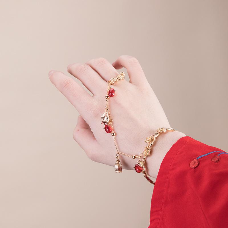 Design Sense Tassel Butterfly Bell Water Drop Ring Bracelet Bangle Charm Court Antique Open Bracelet Women s Trend Girlfriend
Design Sense Tassel Butterfly Bell Water Drop Ring Bracelet Bangle Charm Court Antique Open Bracelet Women s Trend Girlfriend