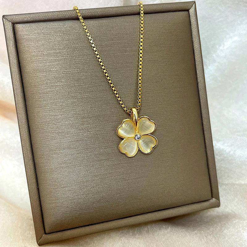 Позолоченная медь 18 карат, цепочка на ключицу с дизайном абака, тыквы-горлянки и лебедя.
Позолоченная медь 18 карат, цепочка на ключицу с дизайном абака, тыквы-горлянки и лебедя.