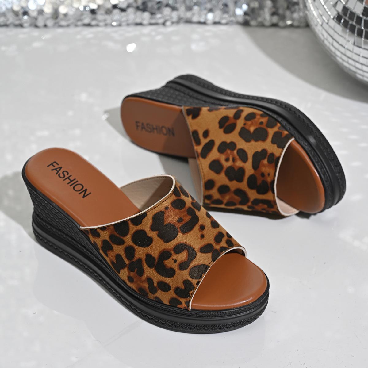 2025 foreign trade leopard print muffin wedge slippers women s summer new large size thick bottom European and American one-word slippers 35 леопард друку кольору
2025 foreign trade leopard print muffin wedge slippers women s summer new large size thick bottom European and American one-word slippers 35 леопард друку кольору