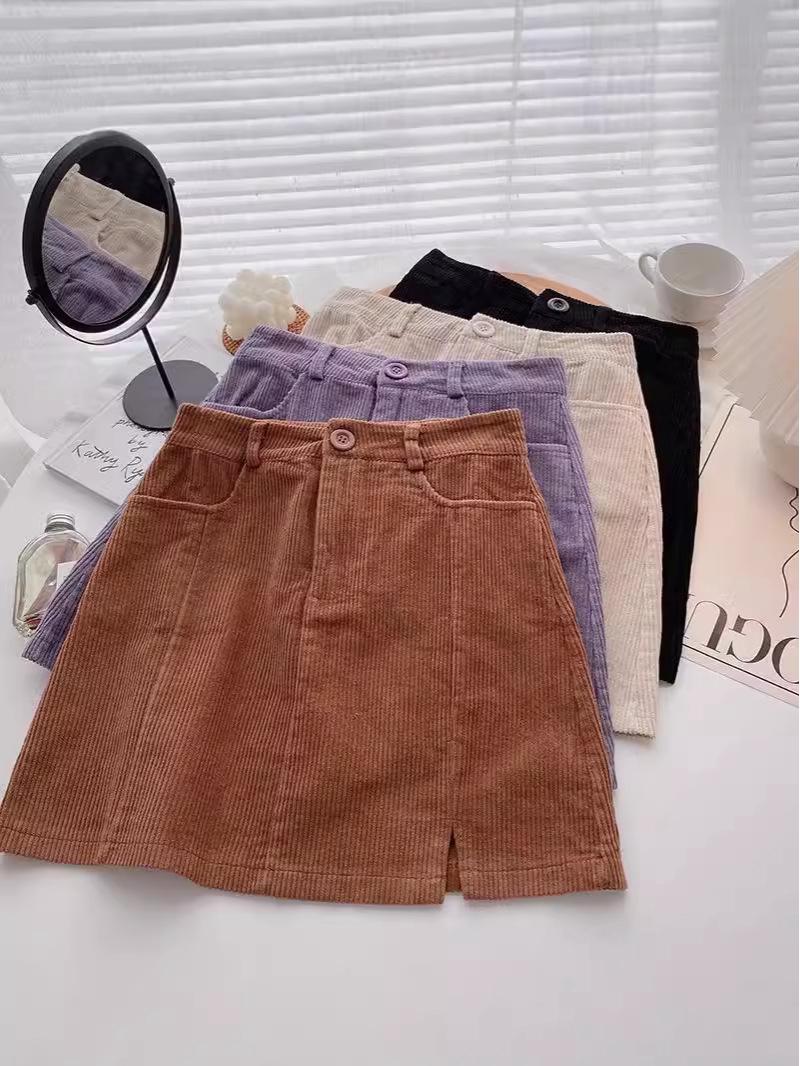 2024 Autumn Retro Corduroy Midi Skirt: A-line, High Waist, Slimming, Long Legs Slit, Commuting Skirt for Women XS
2024 Autumn Retro Corduroy Midi Skirt: A-line, High Waist, Slimming, Long Legs Slit, Commuting Skirt for Women XS
