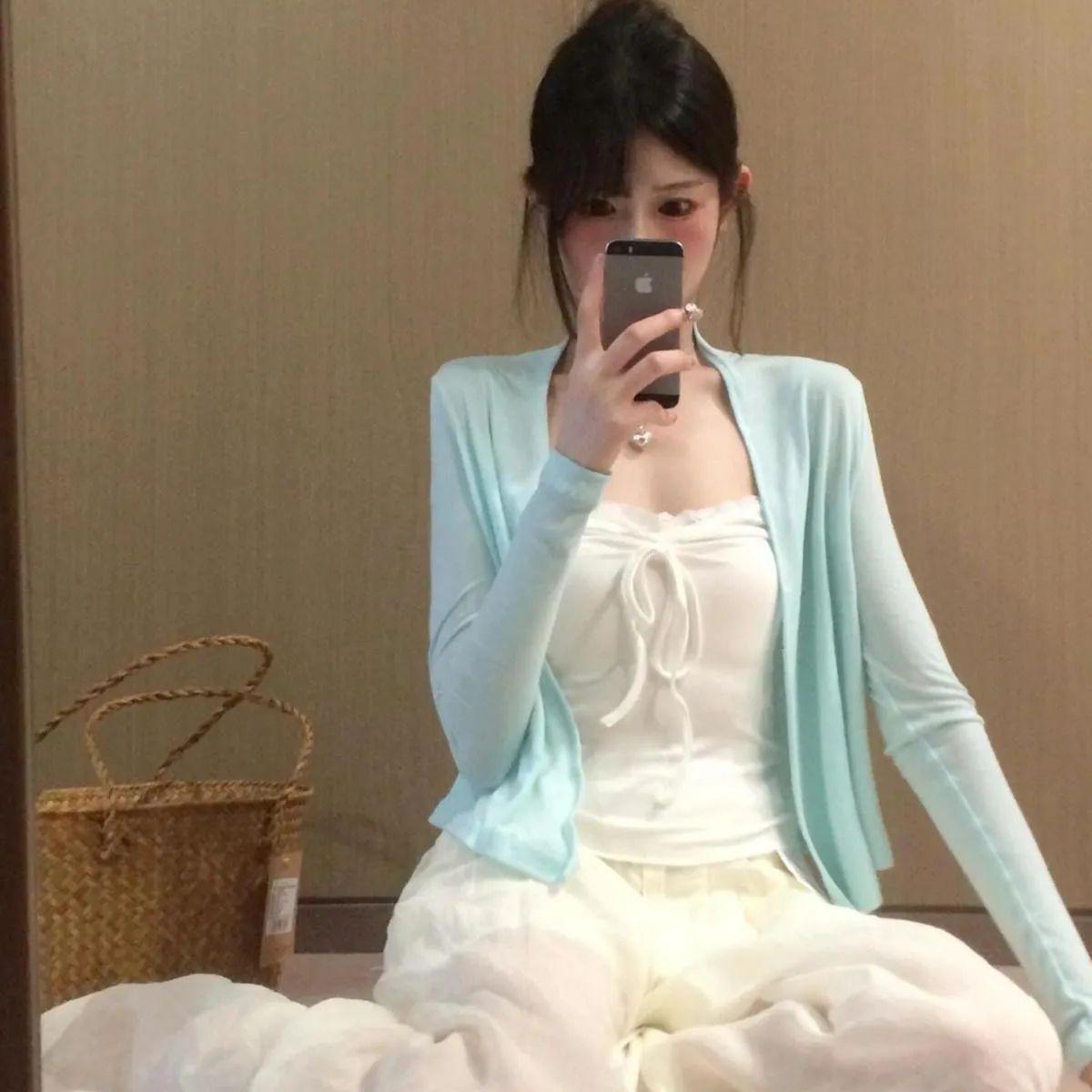Korean Style Autumn Jacket & Camisole Set - Relaxed Fit, Long Sleeve, Short, Slimming. S
Korean Style Autumn Jacket & Camisole Set - Relaxed Fit, Long Sleeve, Short, Slimming. S