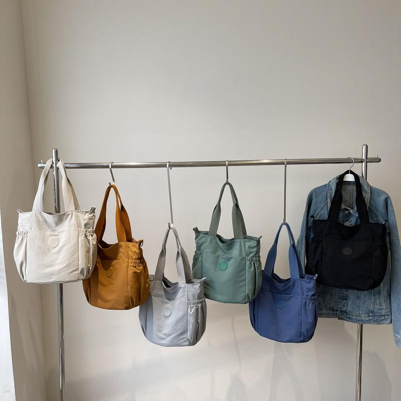 Simple shoulder bag New versatile nylon cloth high-end handbag Lightweight nylon bag Crossbody women s bag 2025
Simple shoulder bag New versatile nylon cloth high-end handbag Lightweight nylon bag Crossbody women s bag 2025