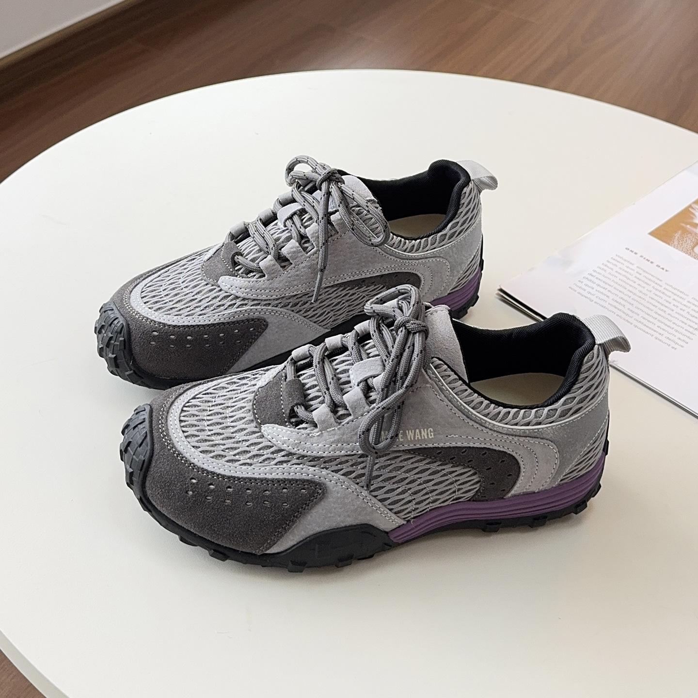 Autumn new leather mesh soft-soled German training shoes women s versatile color matching fashion casual height-increasing sports Forrest Gump shoes 40 светло-серый
Autumn new leather mesh soft-soled German training shoes women s versatile color matching fashion casual height-increasing sports Forrest Gump shoes 40 светло-серый