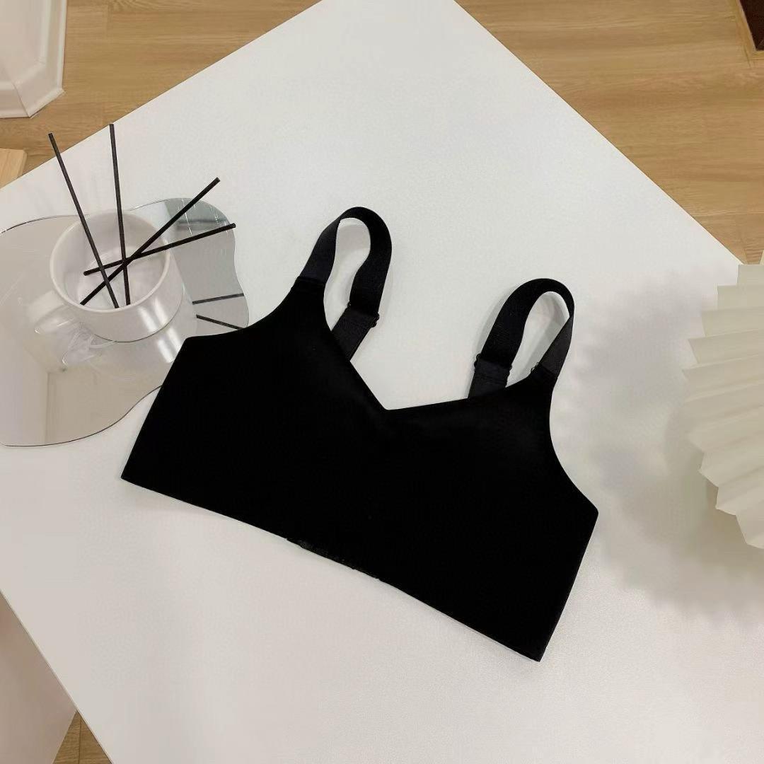 Large shoulder straps, latex jelly underwear, seamless steel-rimless bra, gather and close secondary breasts, anti-sagging sleep bra M34/75
Large shoulder straps, latex jelly underwear, seamless steel-rimless bra, gather and close secondary breasts, anti-sagging sleep bra M34/75