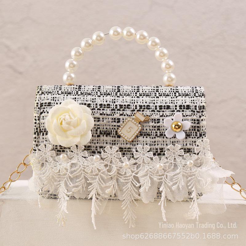 Сумка для малышей Xiaoxiangfeng Snowflake Velvet Princess с жемчужной ручкой чёрный
Сумка для малышей Xiaoxiangfeng Snowflake Velvet Princess с жемчужной ручкой чёрный