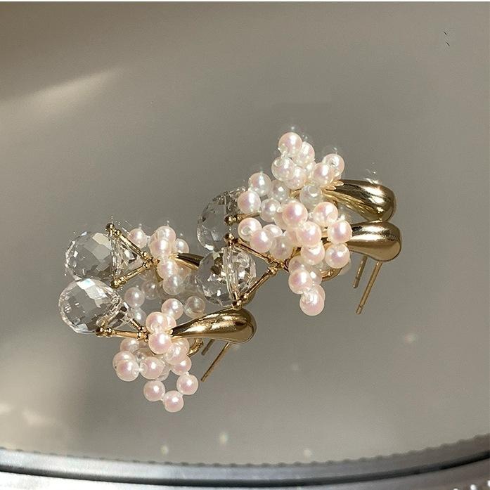 Pearl glass bead bow earrings fashion temperament earrings light luxury high sense new versatile earrings women
Pearl glass bead bow earrings fashion temperament earrings light luxury high sense new versatile earrings women