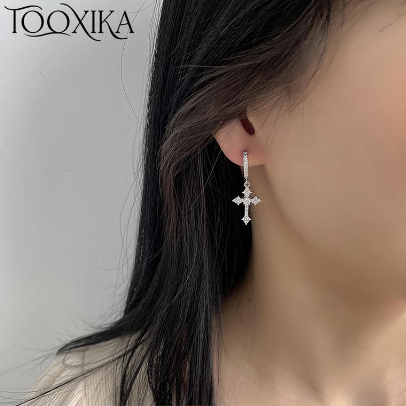 Серьги с крестом Tooxika с цирконием для мальчиков, модный дизайн в стиле хип-хоп, новые нишевые модные серьги, одинарные
Серьги с крестом Tooxika с цирконием для мальчиков, модный дизайн в стиле хип-хоп, новые нишевые модные серьги, одинарные