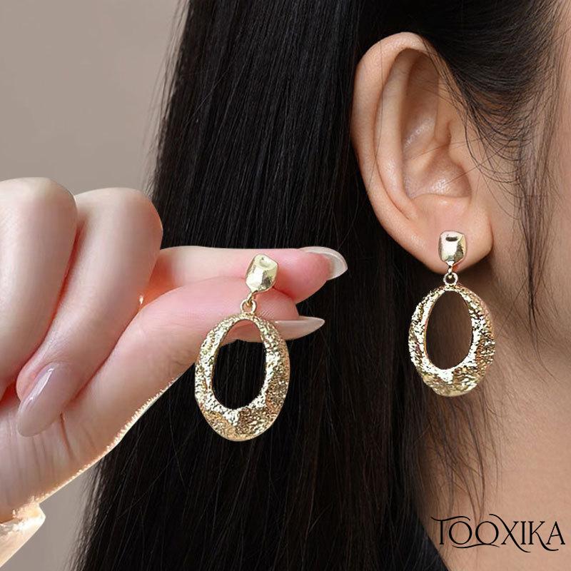 Полые овальные серьги Tooxika, элитные серьги, аксессуары в европейском и американском холодном стиле
Полые овальные серьги Tooxika, элитные серьги, аксессуары в европейском и американском холодном стиле