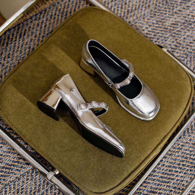 Серия «Океан» квадратный носок высокий каблук ракушка Мэри Джейн женские ретро платформа толстый каблук одинарная обувь 2025 весна новая 35
Серия «Океан» квадратный носок высокий каблук ракушка Мэри Джейн женские ретро платформа толстый каблук одинарная обувь 2025 весна новая 35