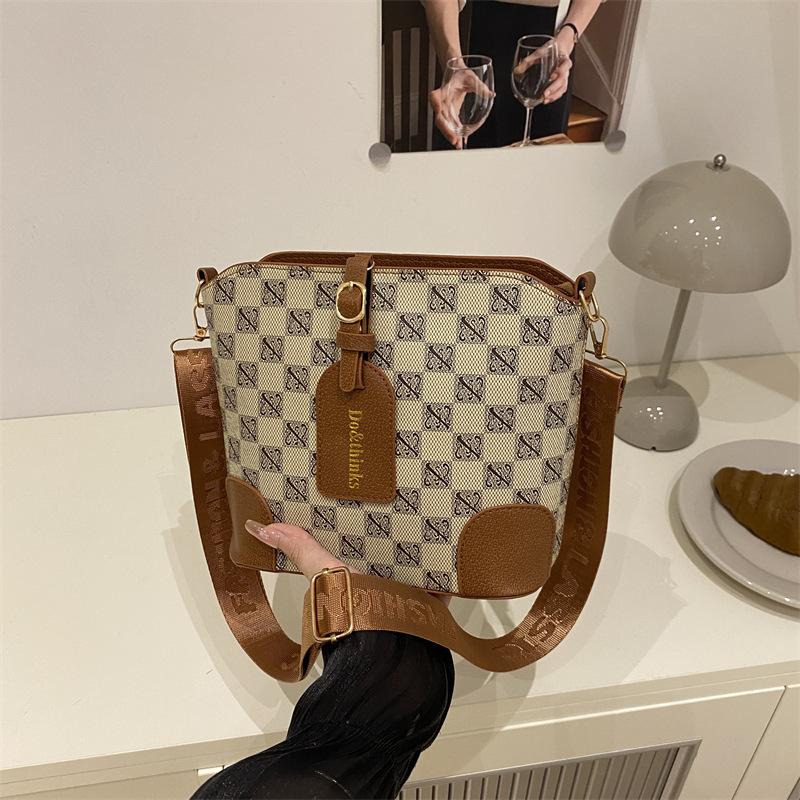 Популярные сумки женские сумки новые модные осенне-зимние широкополосные сумки-мессенджеры клетчатые ретро сумки-ведра хаки
Популярные сумки женские сумки новые модные осенне-зимние широкополосные сумки-мессенджеры клетчатые ретро сумки-ведра хаки