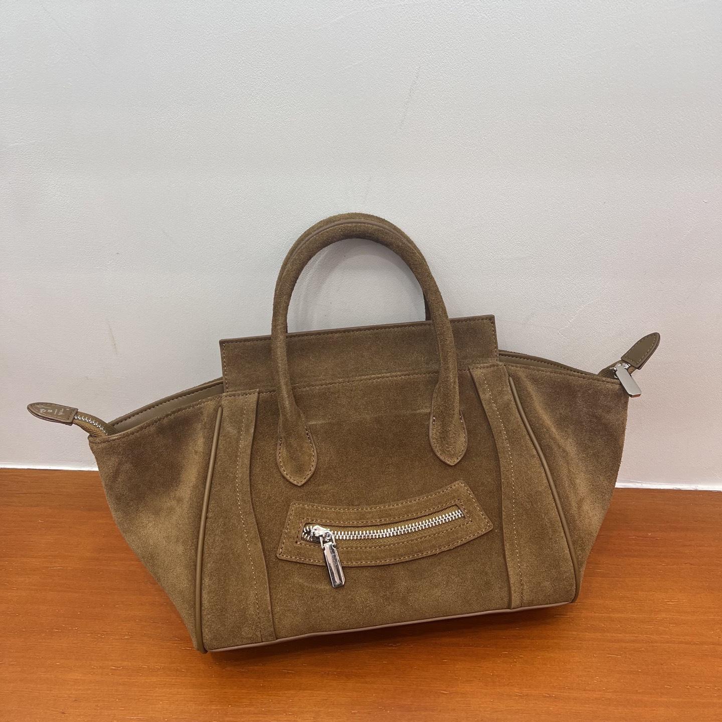 Smiling Wings Women s Premium Cowhide Tote: Large Capacity, High-end Commuting Handbag Large 32*26*14CM
Smiling Wings Women s Premium Cowhide Tote: Large Capacity, High-end Commuting Handbag Large 32*26*14CM