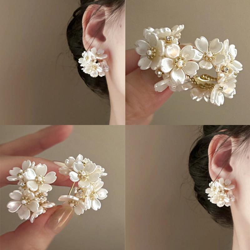 Pearl Flower Cluster Earrings Women s Elegant Niche Design Earrings Women s Light Luxury High-end Earrings
Pearl Flower Cluster Earrings Women s Elegant Niche Design Earrings Women s Light Luxury High-end Earrings