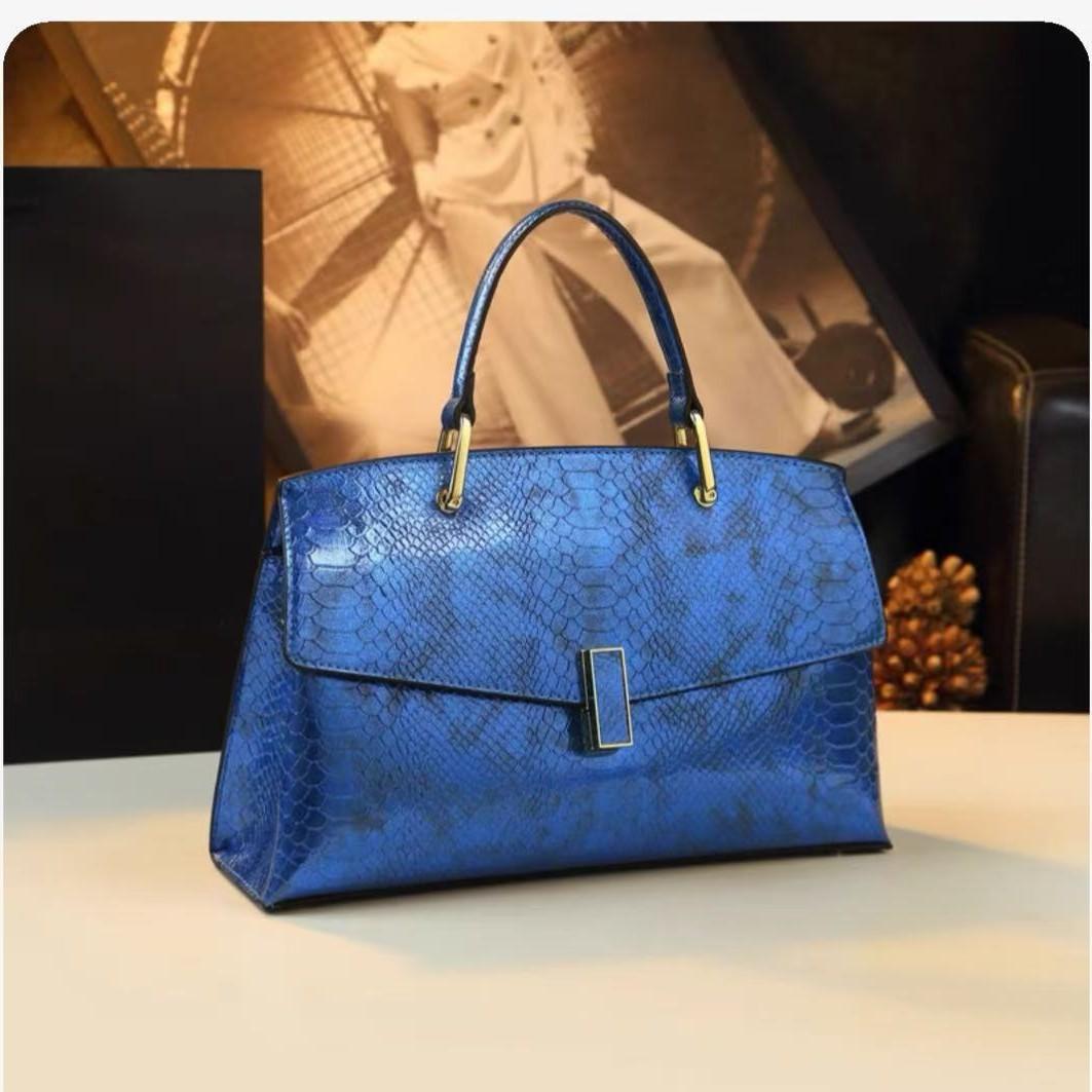 Bright Leather Bag, Women S Messenger Bag, Personalized Versatile Laser Pattern Versatile Handbag, Mother Shoulder Bag синій
Bright Leather Bag, Women S Messenger Bag, Personalized Versatile Laser Pattern Versatile Handbag, Mother Shoulder Bag синій