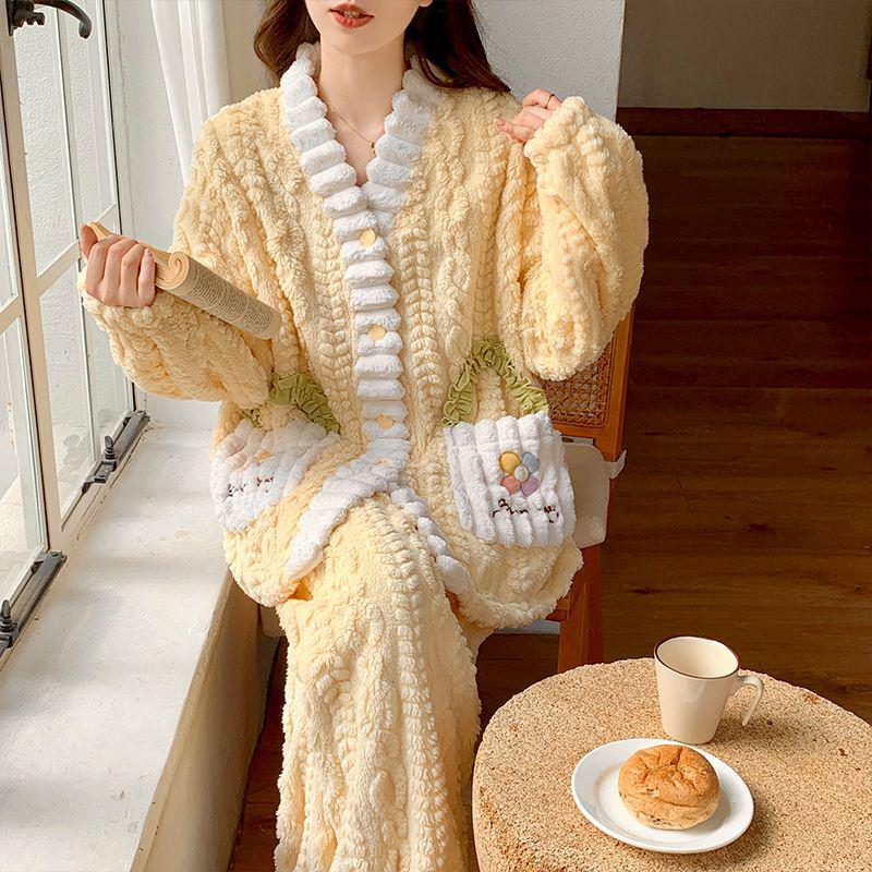 Women s Cute Coral Fleece Pajama & Bathrobe Set - Autumn/Winter Collection 2XL 67.5-77.5kg
Women s Cute Coral Fleece Pajama & Bathrobe Set - Autumn/Winter Collection 2XL 67.5-77.5kg