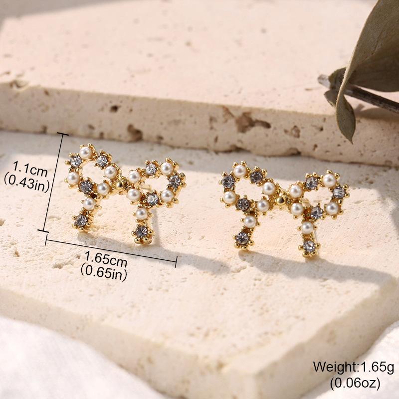 Light luxury silver needle niche pearl zircon stud earrings, small and versatile temperament high-end earrings, winter fashion earrings do not fade
Light luxury silver needle niche pearl zircon stud earrings, small and versatile temperament high-end earrings, winter fashion earrings do not fade