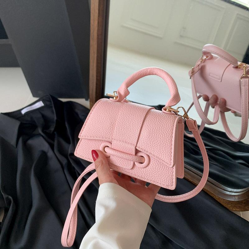 Solid color simple temperament handbag 2025 early autumn new versatile ins shoulder messenger bag small square bag women рожевий
Solid color simple temperament handbag 2025 early autumn new versatile ins shoulder messenger bag small square bag women рожевий