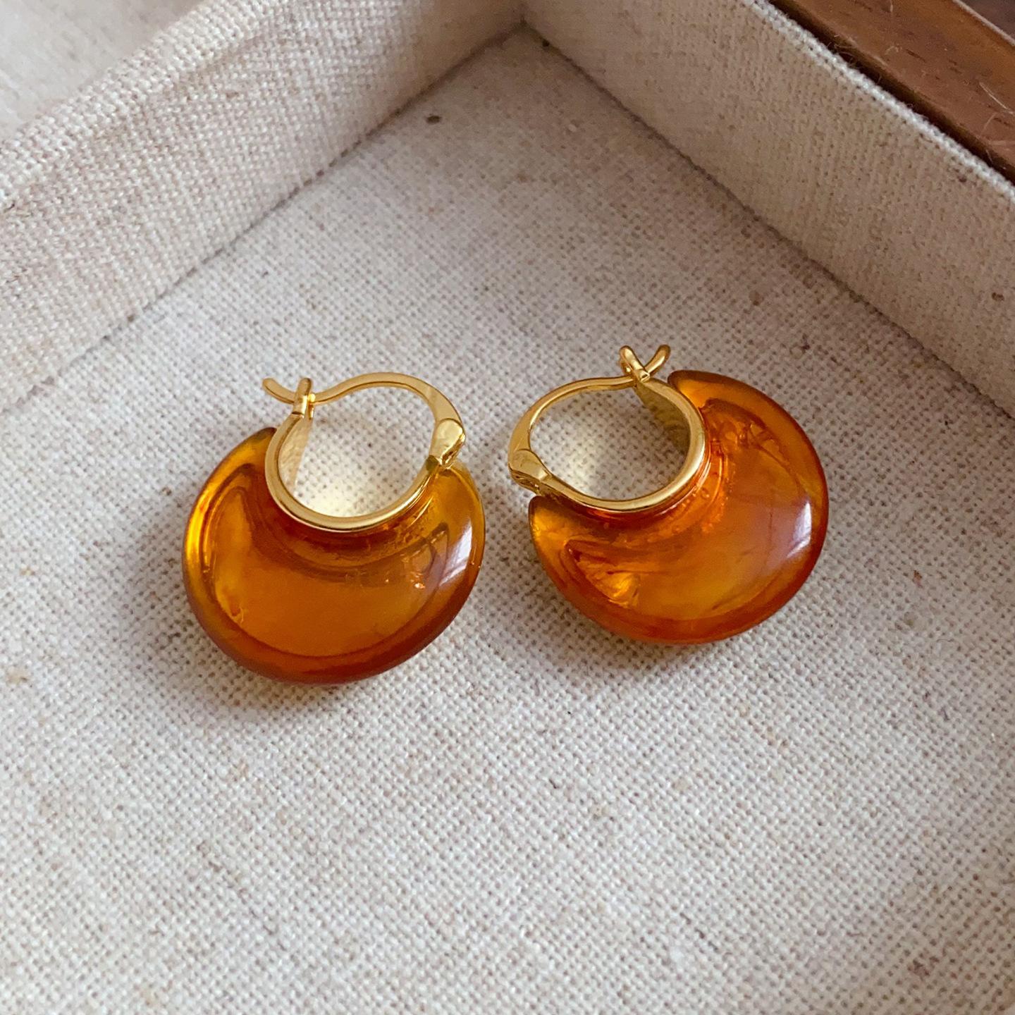 Vintage Brown Resin U-shaped Basket Earrings for Women Versatile Creative Design Stud Earring Light Luxury High-end Jewelry Gift
Vintage Brown Resin U-shaped Basket Earrings for Women Versatile Creative Design Stud Earring Light Luxury High-end Jewelry Gift