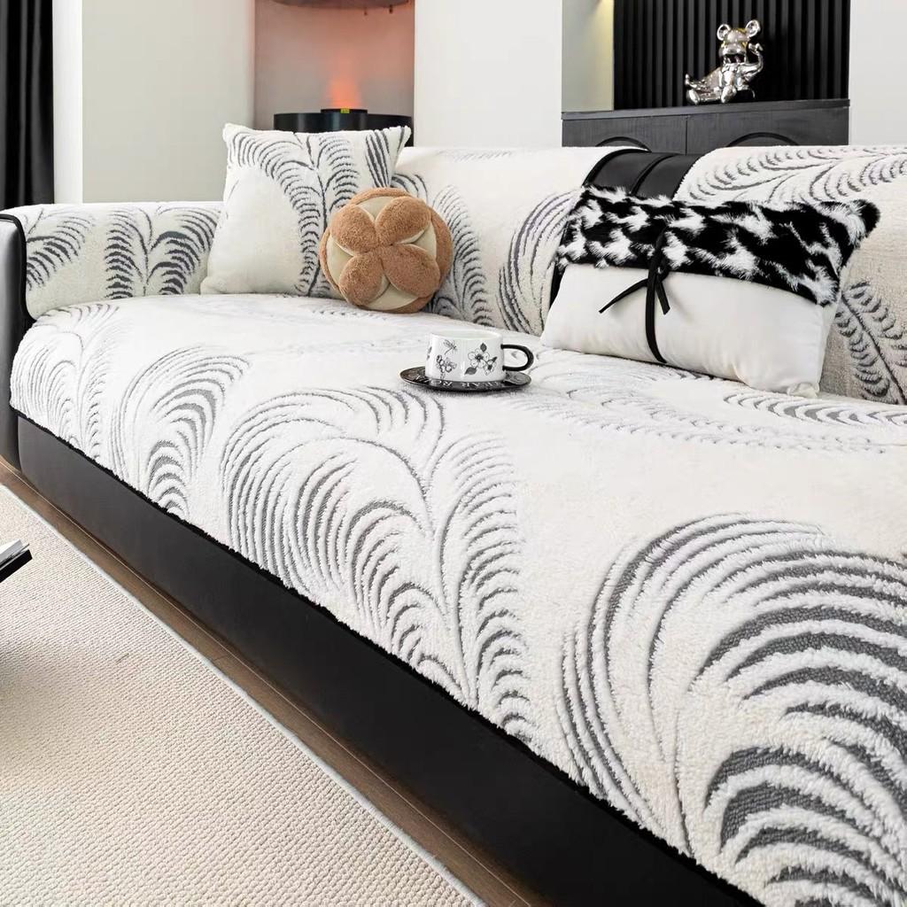 1pcs Winter Warm Plush Sofa Cover Dust-proof Durable Non-slip Furniture Protector for Living Room 1seat 70x70cm-1pcs сірий
1pcs Winter Warm Plush Sofa Cover Dust-proof Durable Non-slip Furniture Protector for Living Room 1seat 70x70cm-1pcs сірий